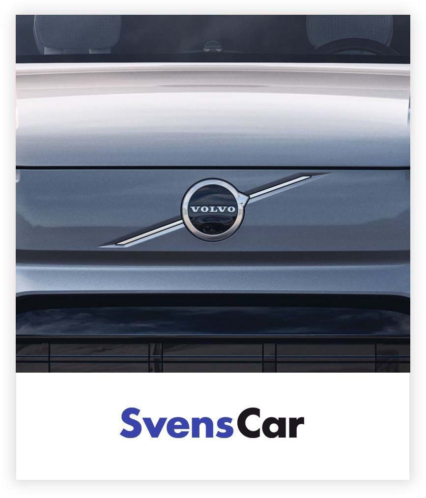 Grijze volkswagen grille met SvensCar logo er onder