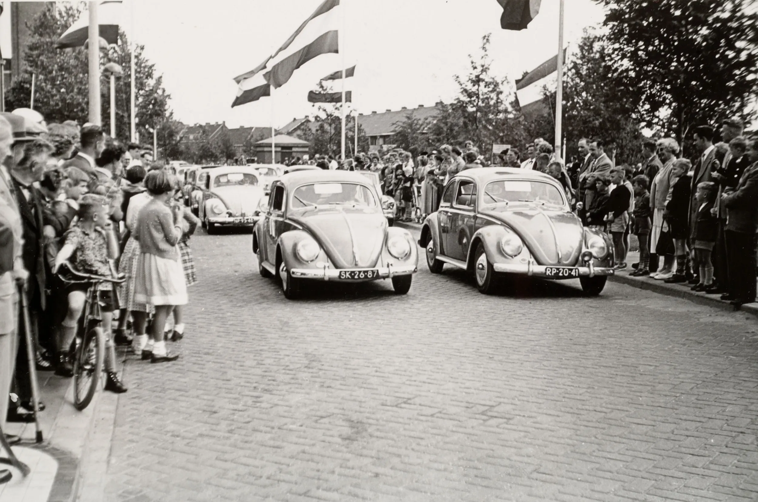 1956 Brouwersdijk Dordrecht Optocht Uitbreiding Vestiging