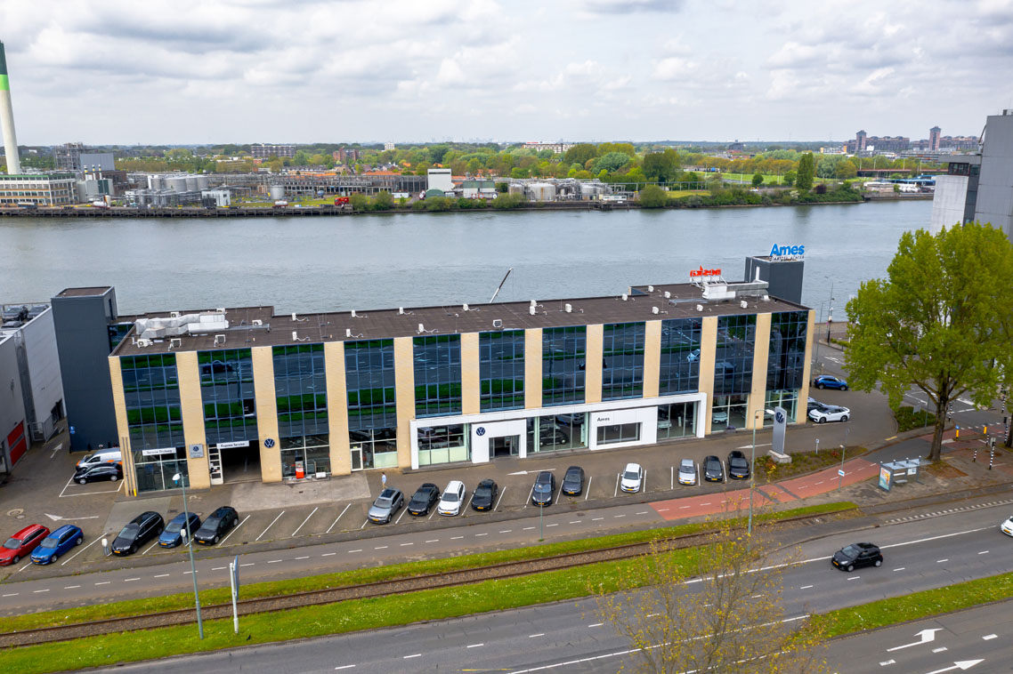 Ames Volkswagen Dordrecht pand luchtfoto